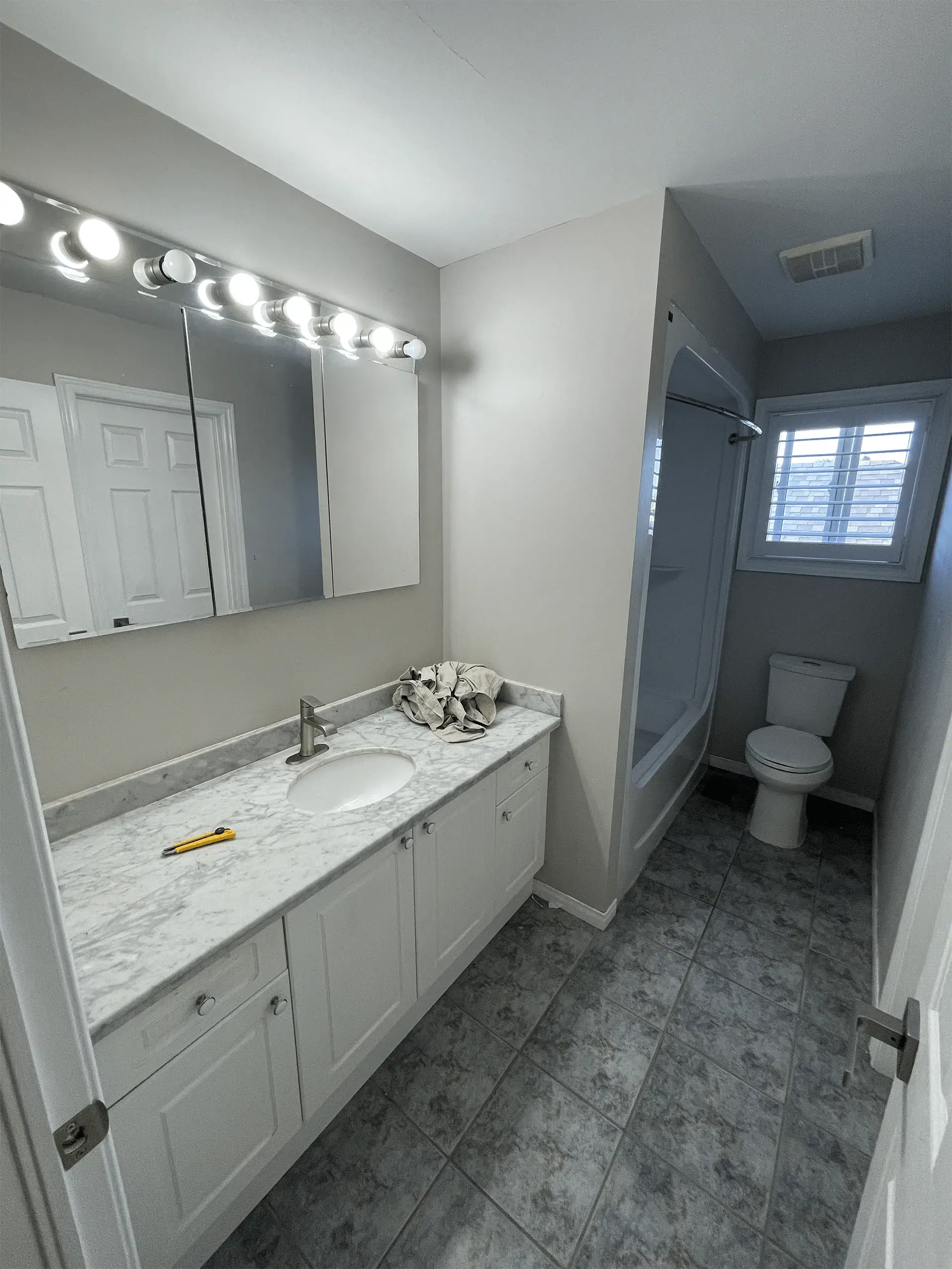 905 Kitchen and Bath Before Bathroom Renovation Hamilton