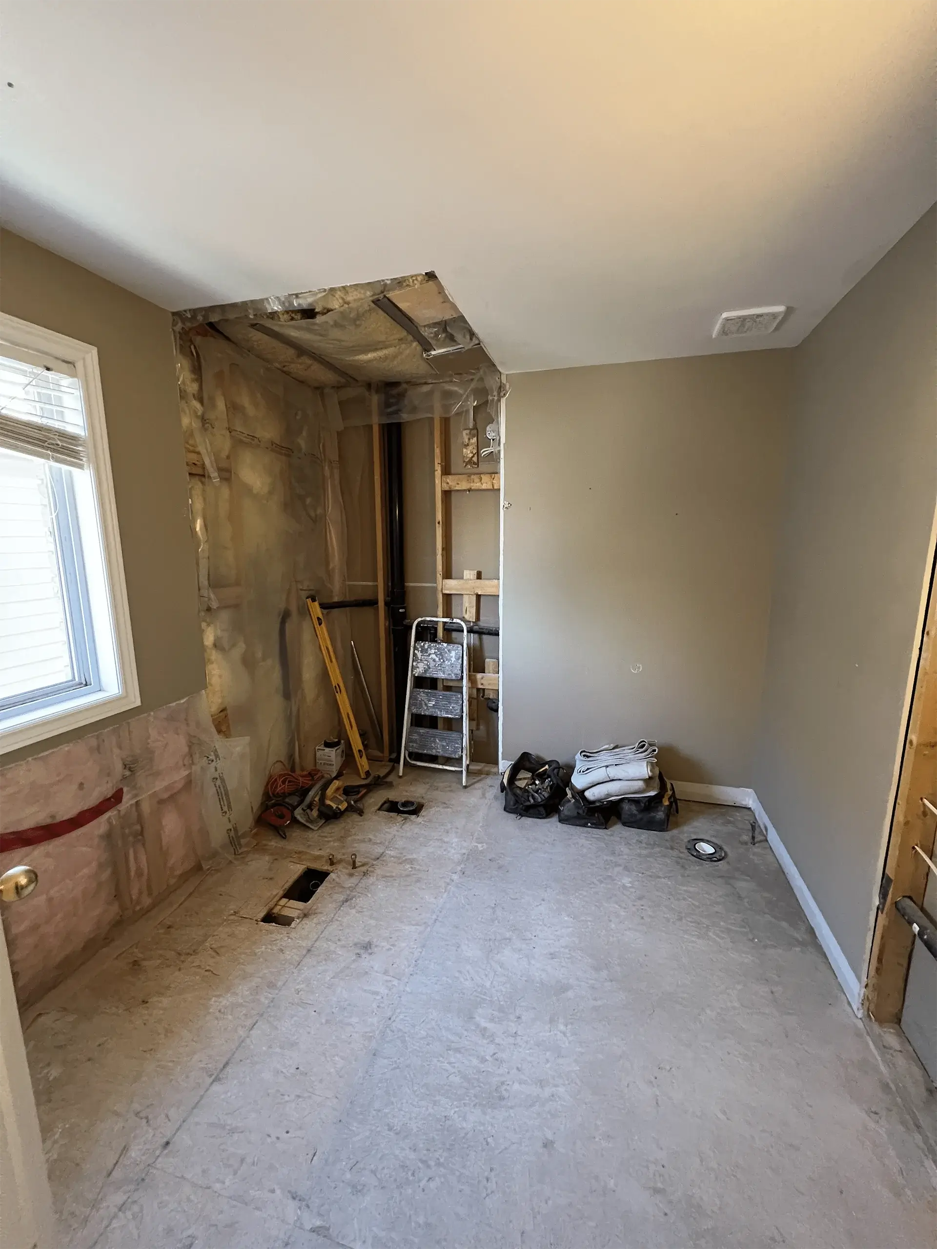 905 Kitchen and Bath Before Bathroom Renovation Hamilton